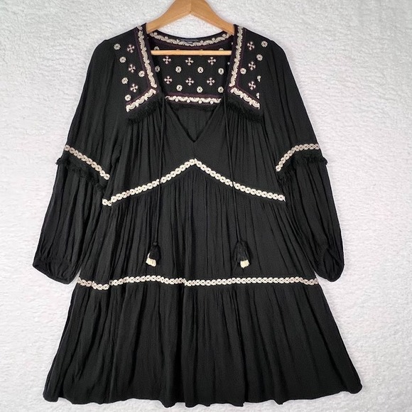 American Eagle Outfitters Dresses & Skirts - Boho Peasant Dress Embroidered Tassel Tiered Festival Balloon Sleeve L